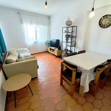 Marluz Apartment *